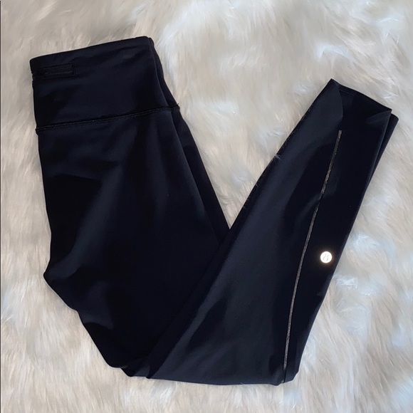 lululemon athletica Pants - Lululemon Athletica 25" Cropped Leggings EUC!
